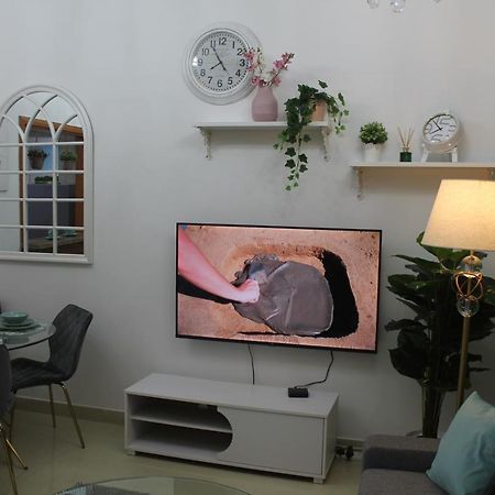 Newly Furnished One Bedroom Apartment Next To Metro & Beach In Marina Residence Dubaj Zewnętrze zdjęcie